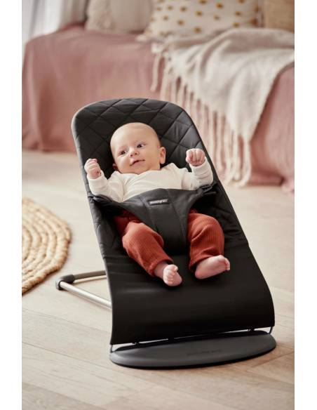 Babybjörn-Hamaca-Bliss-Cotton-bebe-jugando-Color Negro-7317680060167
