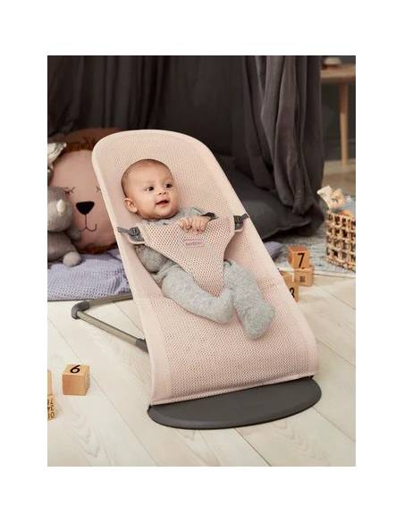 Babybjörn-Hamaca-Bliss-Rosa-Palo-con-bebé-jugando-feliz-7317680060013