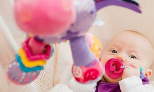 ¿Conoces la relación que existe entre los juguetes y el desarrollo del bebé?